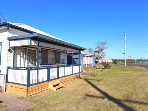 Waterside Retreat - Accommodation Kalgoorlie 1