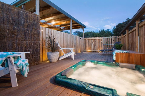 Whitewood Cottage - Secluded Spa - Accommodation Kalgoorlie 0