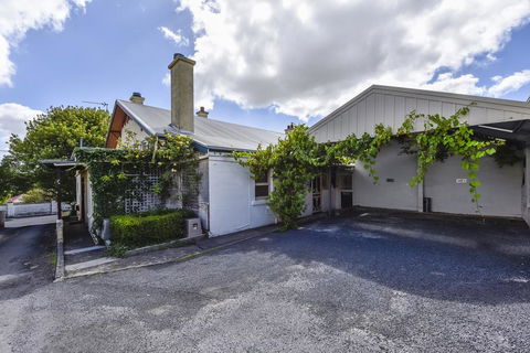 Wyatt Guest House - Accommodation Kalgoorlie 1