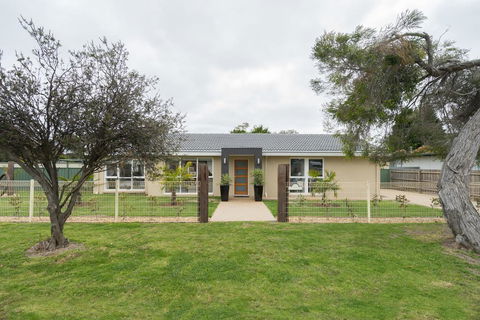 Xanadu Shores - Accommodation Kalgoorlie 0