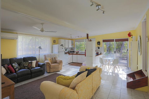 Yellow Cottage - Bush And Beach - Accommodation Kalgoorlie 1