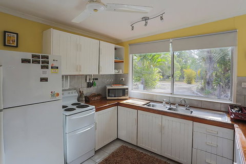 Yellow Cottage - Bush And Beach - Accommodation Kalgoorlie 3