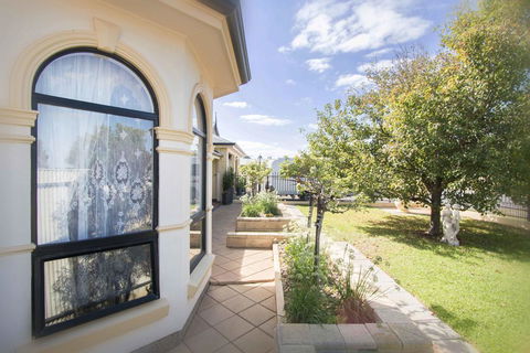 Yellow Rose Cottage - Accommodation Kalgoorlie 2