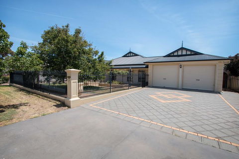 Yellow Rose Cottage - Accommodation Kalgoorlie 0