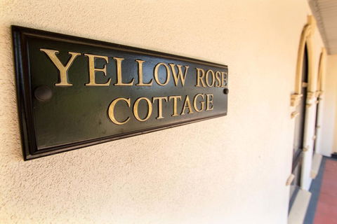 Yellow Rose Cottage - Accommodation Kalgoorlie 3