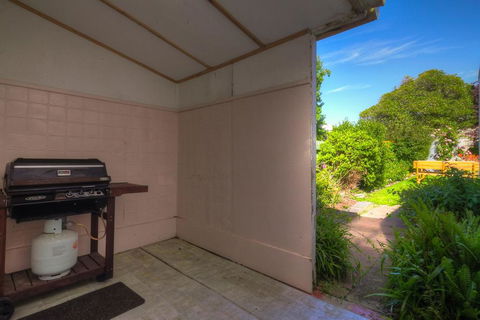 Young's Cottage - Circa: 1861 - Accommodation Kalgoorlie 1