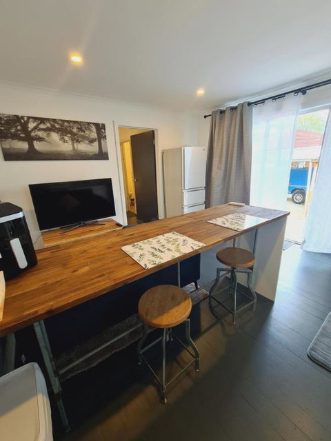 1 Bedroom Self-contained Apartment In Lalor - Accommodation Kalgoorlie 3