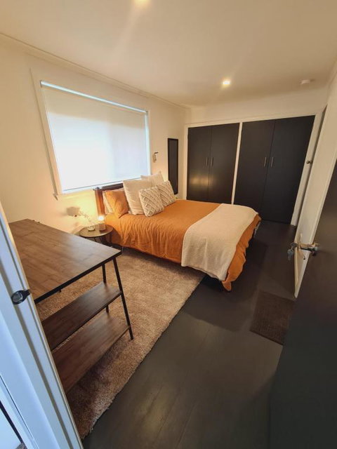1 Bedroom Self-contained Apartment In Lalor - Accommodation Kalgoorlie 4