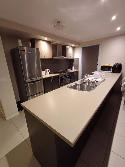 A Beautiful And Spacious Home. - Accommodation Kalgoorlie 3