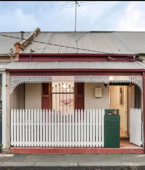A Beautiful Terrace House With Parking & Courtyard - Accommodation Kalgoorlie 0