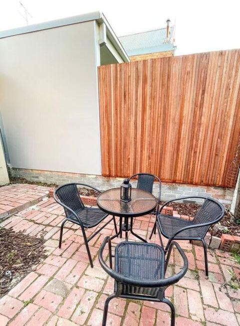 A Beautiful Terrace House With Parking & Courtyard - Accommodation Kalgoorlie 3
