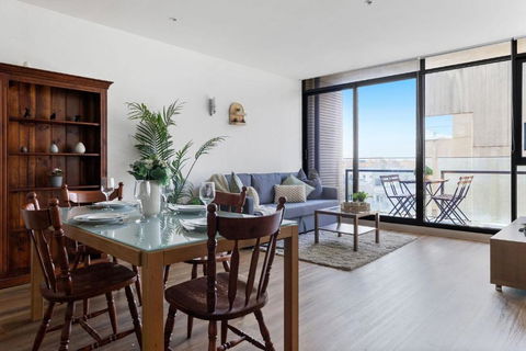 A Chic 2BR Apt Near Melbourne Uni FREE Parking - Accommodation Kalgoorlie 0