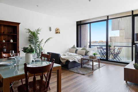A Chic 2BR Apt Near Melbourne Uni FREE Parking - Accommodation Kalgoorlie 2