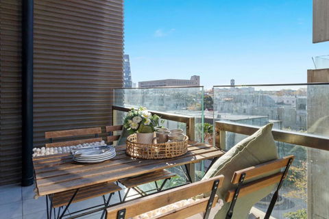 A Chic 2BR Apt Near Melbourne Uni FREE Parking - Accommodation Kalgoorlie 4