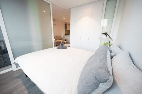 A Chic 2BR CBD Apartment Near Southern Cross - Accommodation Kalgoorlie 1