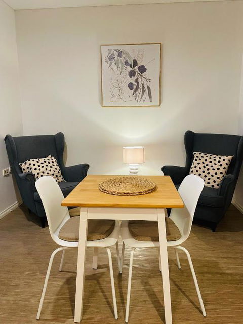 A City Oasis - Full Apartment With Balcony - Accommodation Kalgoorlie 1