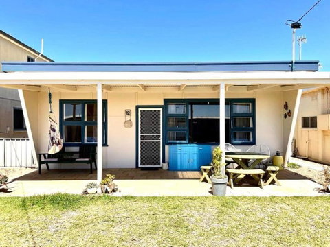 A Magic Shack - Relax, Recharge, Frolic & Fish - Accommodation Kalgoorlie 0