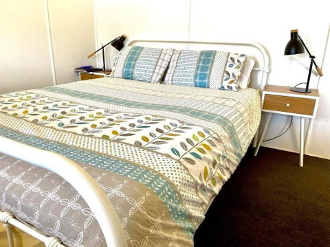 A Magic Shack - Relax, Recharge, Frolic & Fish - Accommodation Kalgoorlie 4