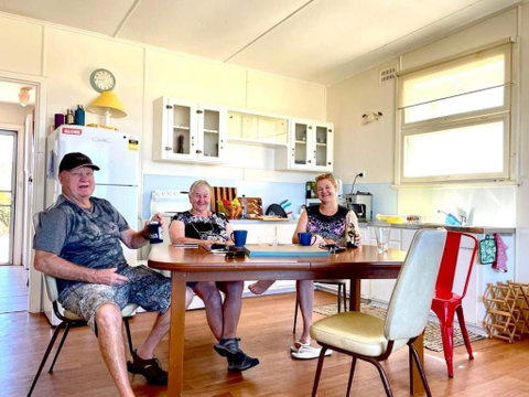 A Magic Shack - Relax, Recharge, Frolic & Fish - Accommodation Kalgoorlie 2
