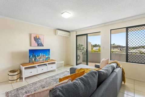 Albion Convenient Hideaway With Parking & Balcony - Accommodation Kalgoorlie 0
