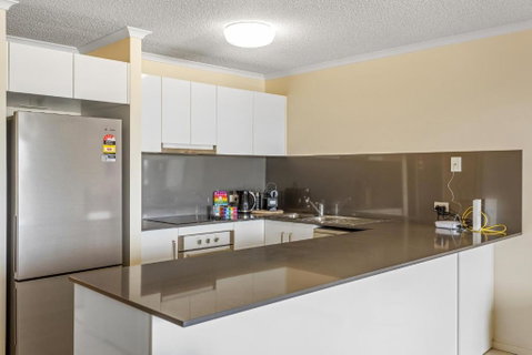 Albion Convenient Hideaway With Parking & Balcony - Accommodation Kalgoorlie 2