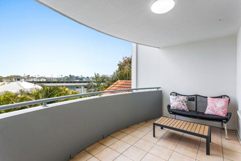 Albion Convenient Hideaway With Parking & Balcony - Accommodation Kalgoorlie 4
