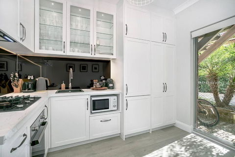 BALO1 - The Esplanade - Mosman - Accommodation Kalgoorlie 2