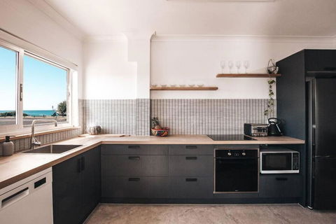 BAY PROPERTIES . Ocean Sounds - Accommodation Kalgoorlie 1