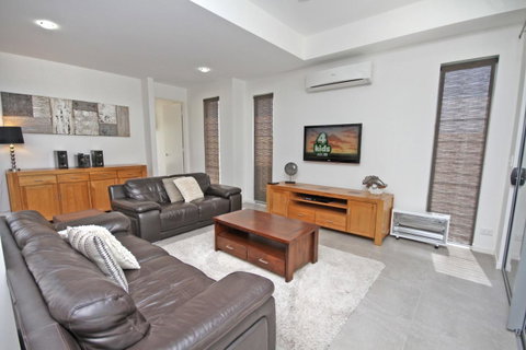 48 Boardrider Crescent, Mt Coolum - Pet Friendly, WiFi, Linen Incl. 500 BOND - Accommodation Kalgoorlie 4