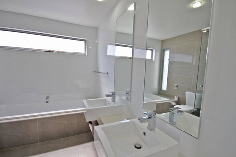 48 Boardrider Crescent, Mt Coolum - Pet Friendly, WiFi, Linen Incl. 500 BOND - Accommodation Kalgoorlie 8