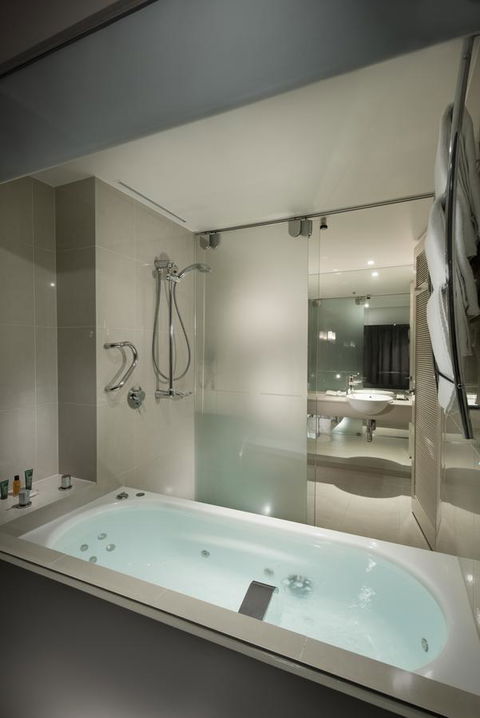 Hilton Cairns - Accommodation Kalgoorlie 4