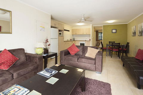 Burleigh Palms Holiday Apartments - Accommodation Kalgoorlie 36