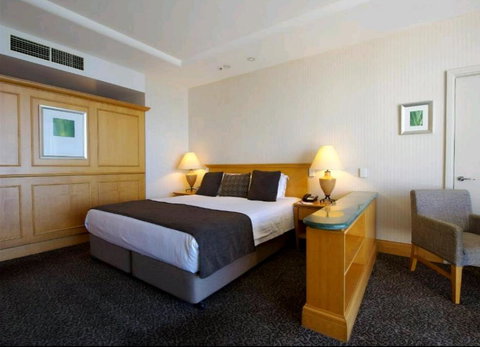 Deluxe King Room In Gold Tower - Accommodation Kalgoorlie 2