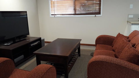 Private Apartment With Scenic Gardens - Accommodation Kalgoorlie 7