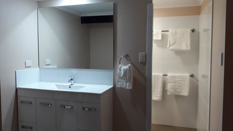 Private Apartment With Scenic Gardens - Accommodation Kalgoorlie 6