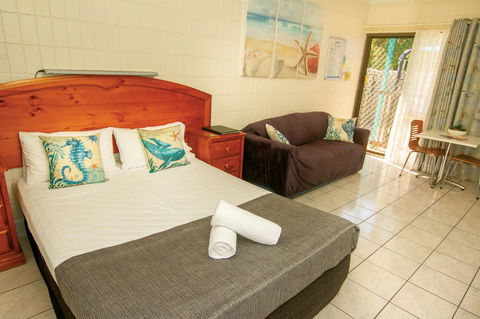 Tropical Palms Resort & 4WD Hire - Accommodation Kalgoorlie 8