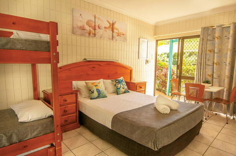 Tropical Palms Resort & 4WD Hire - Accommodation Kalgoorlie 2