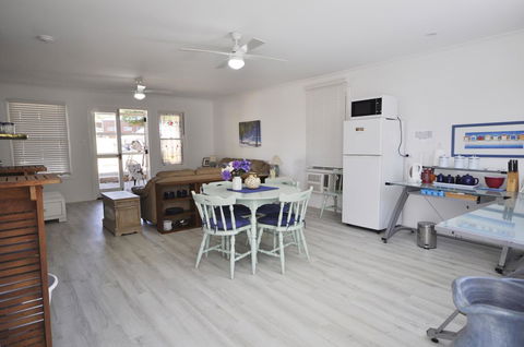 Retro Beach Flat - Accommodation Kalgoorlie 10