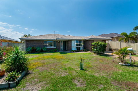 Lowset Home On The Canal - Dolphin Dr, Bongaree - Accommodation Kalgoorlie 6