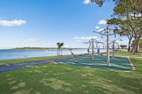 Lowset Home On The Canal - Dolphin Dr, Bongaree - Accommodation Kalgoorlie 16