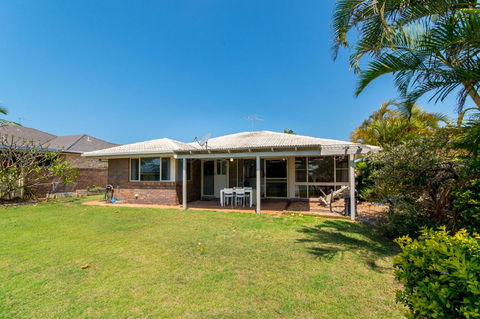 Lowset Home On The Canal - Dolphin Dr, Bongaree - Accommodation Kalgoorlie 3
