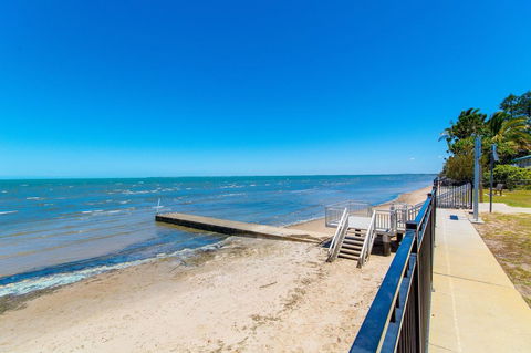 Waterviews,Pool, Wifi Its All Here !- Welsby Pde, Bongaree - Accommodation Kalgoorlie 16