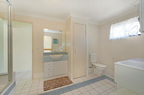 Quiet Location Across From Waterfront - South Esp, Bongaree - Accommodation Kalgoorlie 5