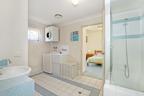 Quiet Location Across From Waterfront - South Esp, Bongaree - Accommodation Kalgoorlie 15