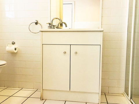 'Bagnall Views' 2/161 Government Rd - Stylish & Modern Duplex Across The Road To The Waters Edge - Accommodation Kalgoorlie 2