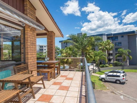 'COLUMBIA VIEWS', 2/9 COLUMBIA CLOSE - AIRCON, WIFI, NETFLIX, VIEWS & BOAT PARKING - Accommodation Kalgoorlie 1