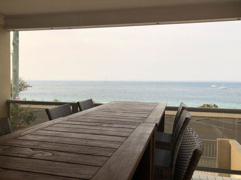 'Mooring Two Upstairs', 23 Shoal Bay Rd - Stunning Views, WIFI, Air Conditioning And Boat Parking - Accommodation Kalgoorlie 1