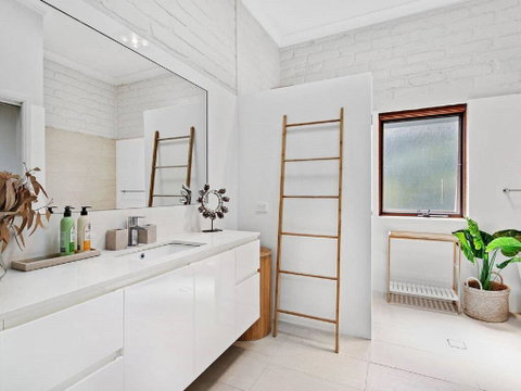 'Nunkeri', 5 Kerrie Close - Stunning House With Fabulous Views, Linen, WIFI & Air Conditioning - Accommodation Kalgoorlie 3