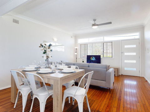 'Shoalz', 28 Rigney Street - Renovated Pet Friendly Cottage & Boat Parking - Accommodation Kalgoorlie 2