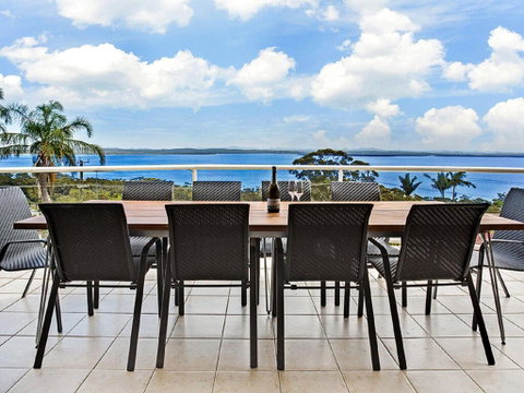 'The Bay', 25 Wallawa Rd - Huge Home With Aircon, Spectacular Views & Chromecast - Accommodation Kalgoorlie 3